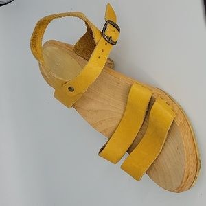 Sven Sandal Clogs Mid Heels Yellow 39
